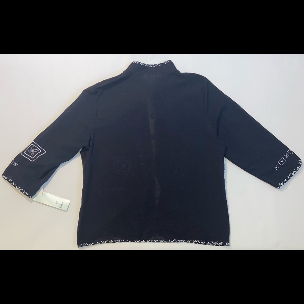Button up - Picture 9 of 12